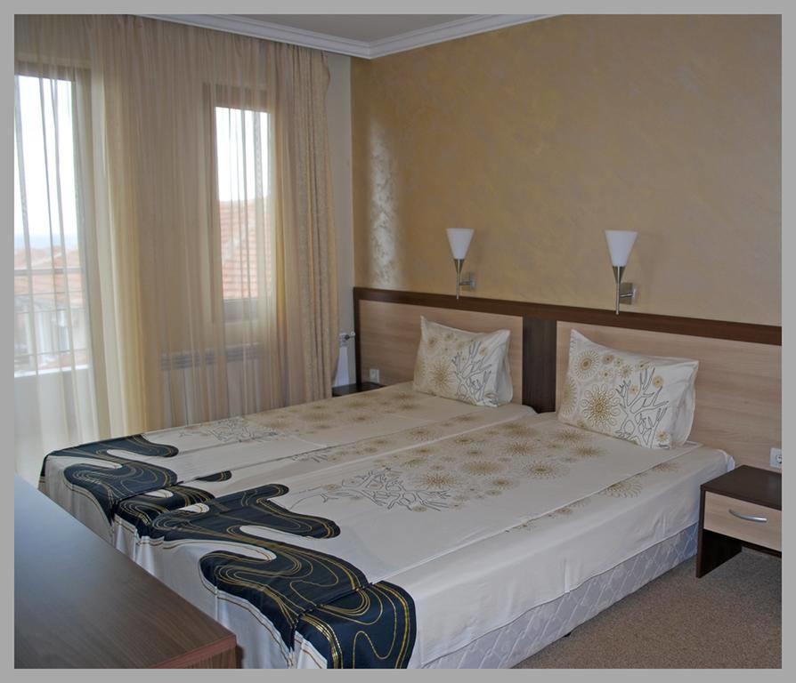 Family Hotel Radiana Sozopol Exterior foto